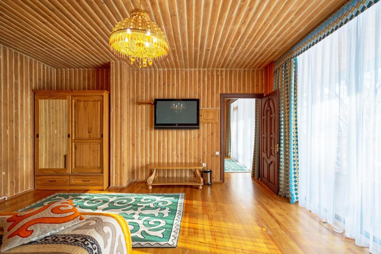 Navat Hotel Bishkek Exterior photo