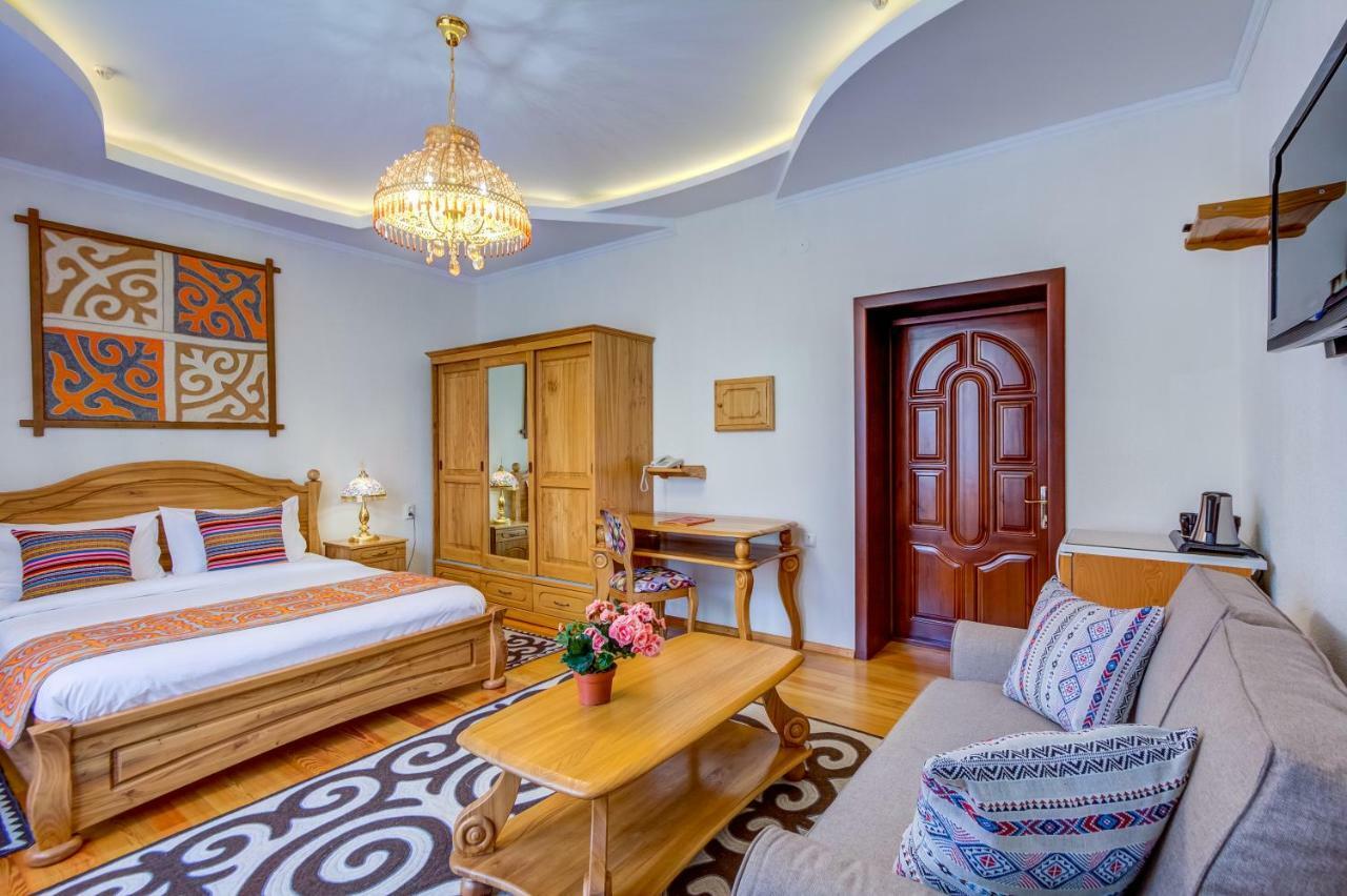 Navat Hotel Bishkek Exterior photo