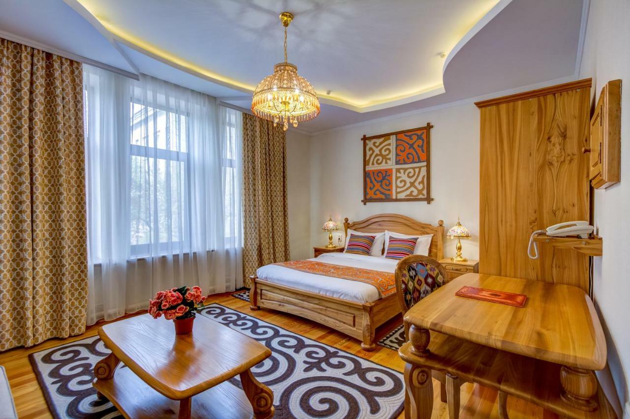 Navat Hotel Bishkek Exterior photo