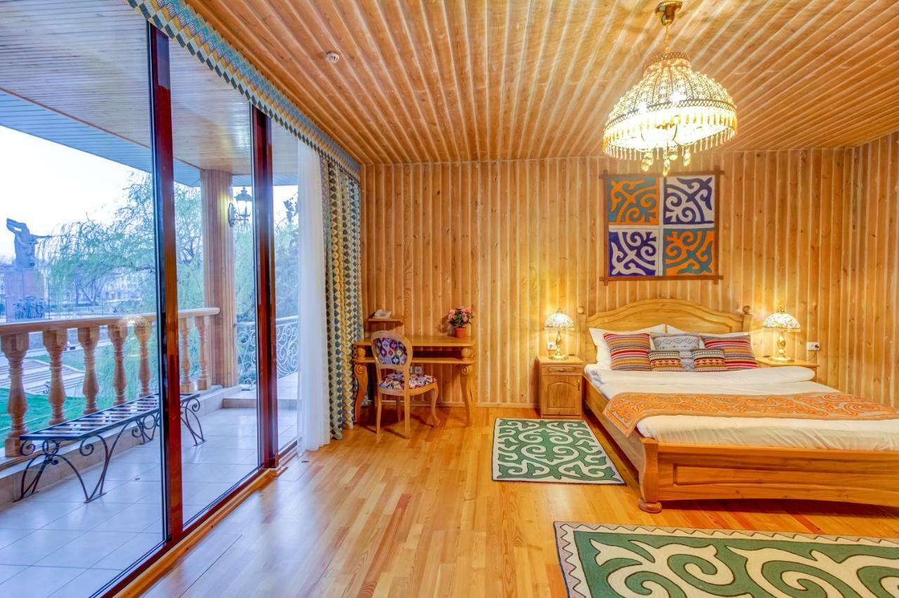 Navat Hotel Bishkek Exterior photo