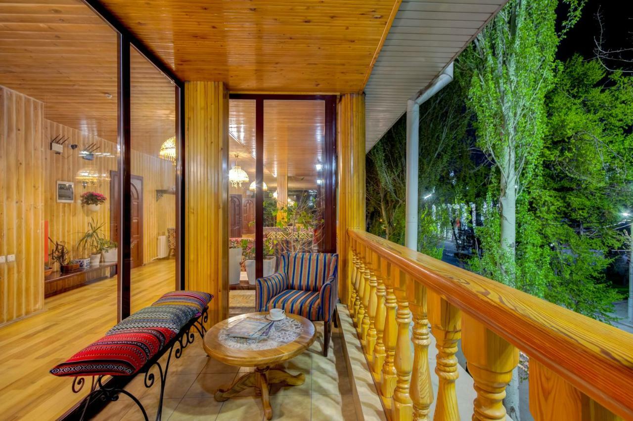 Navat Hotel Bishkek Exterior photo