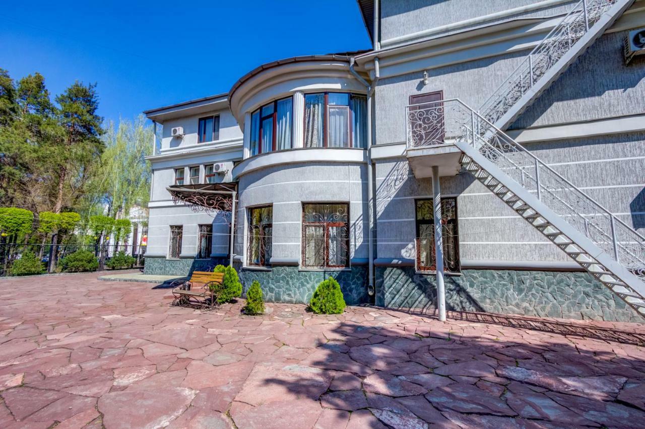 Navat Hotel Bishkek Exterior photo