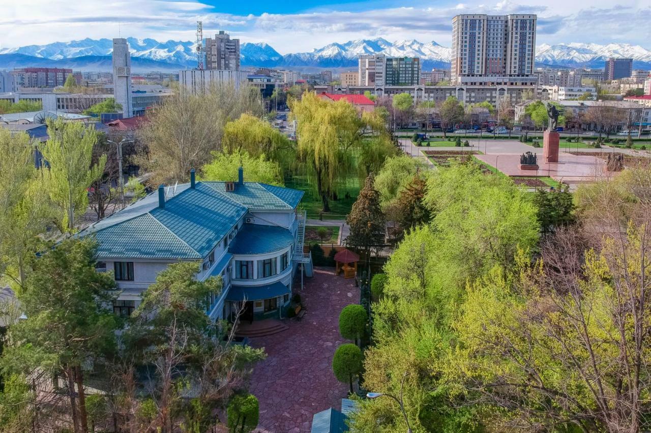 Navat Hotel Bishkek Exterior photo