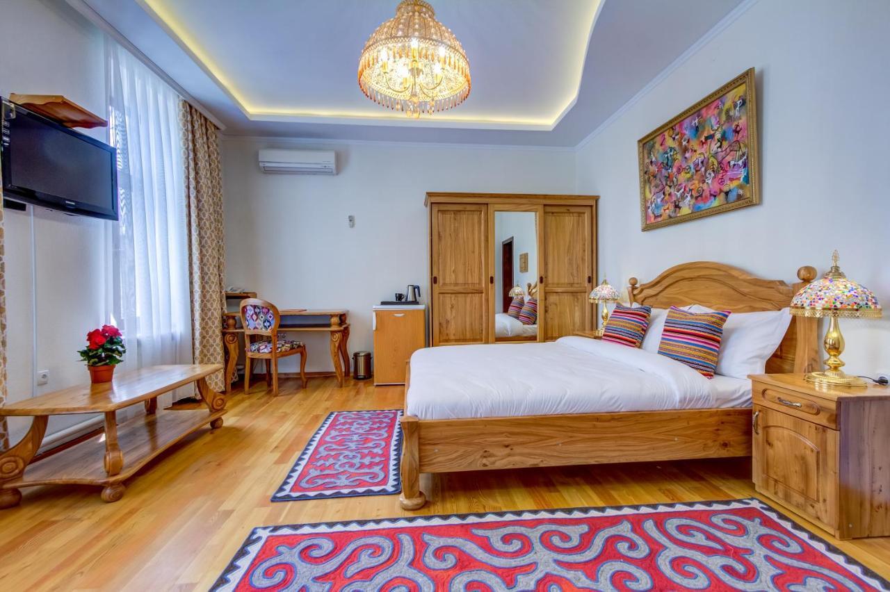 Navat Hotel Bishkek Exterior photo