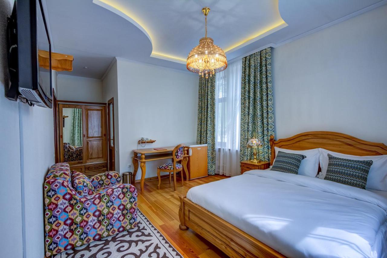 Navat Hotel Bishkek Exterior photo