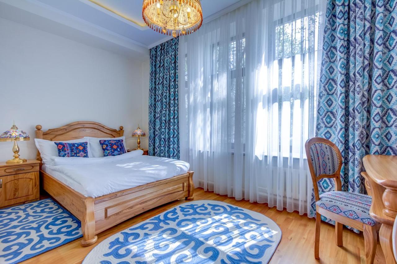 Navat Hotel Bishkek Exterior photo