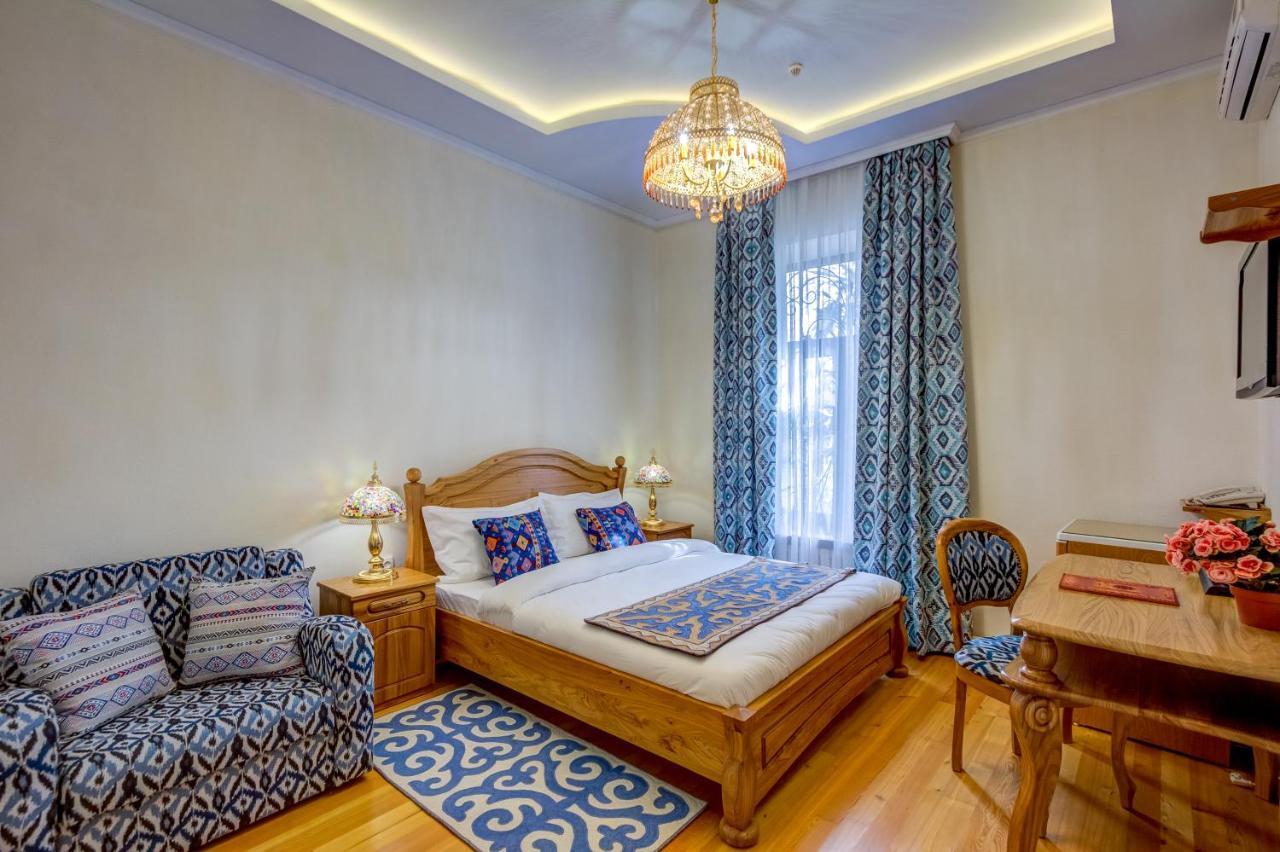 Navat Hotel Bishkek Exterior photo