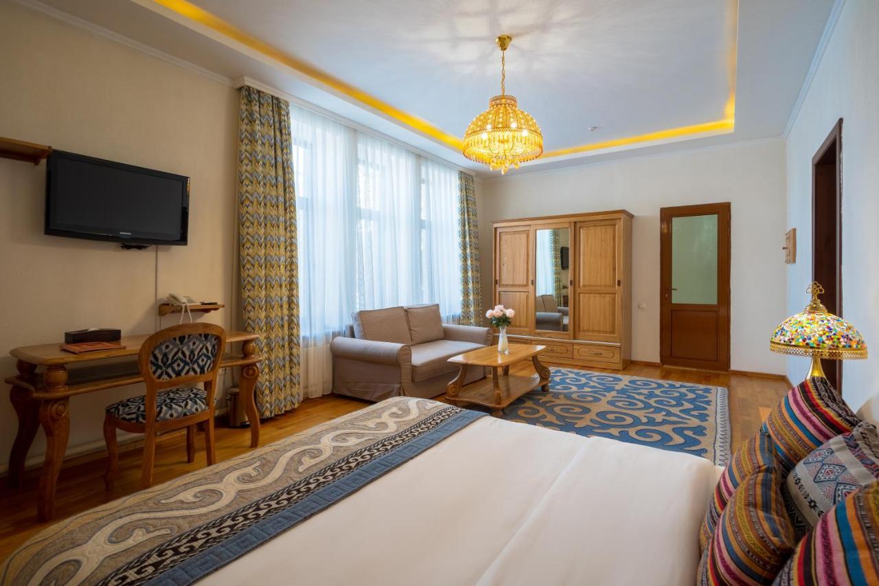 Navat Hotel Bishkek Exterior photo