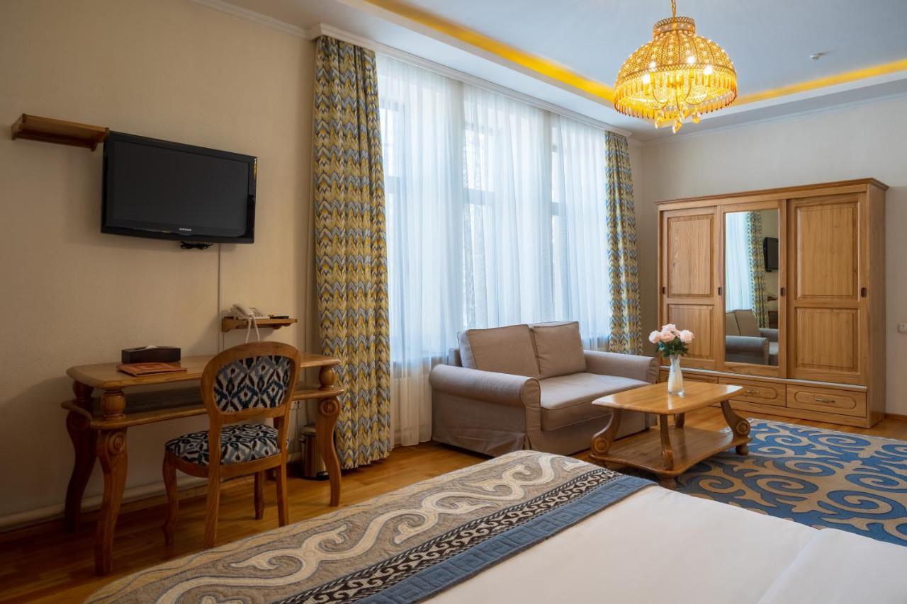 Navat Hotel Bishkek Exterior photo