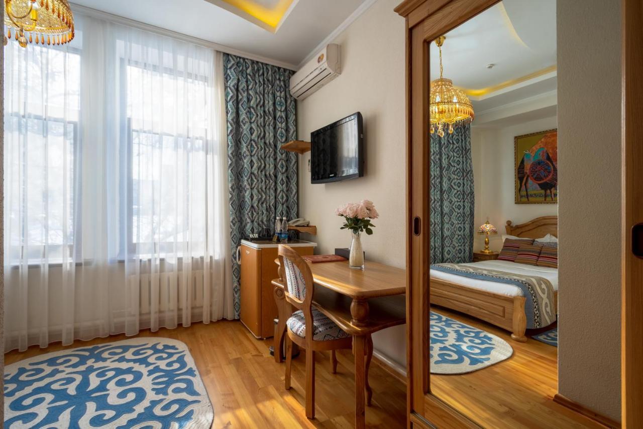 Navat Hotel Bishkek Exterior photo