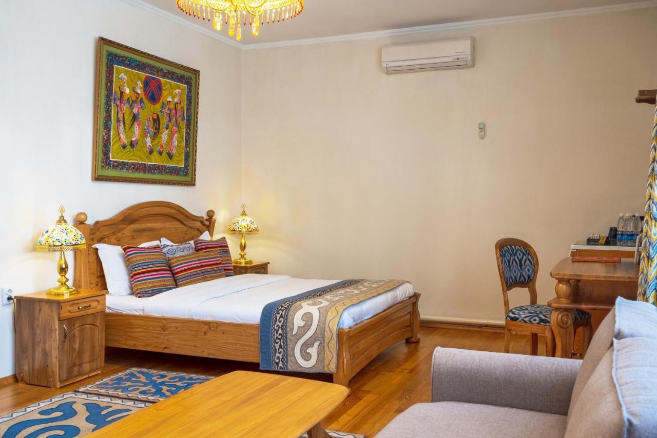 Navat Hotel Bishkek Exterior photo