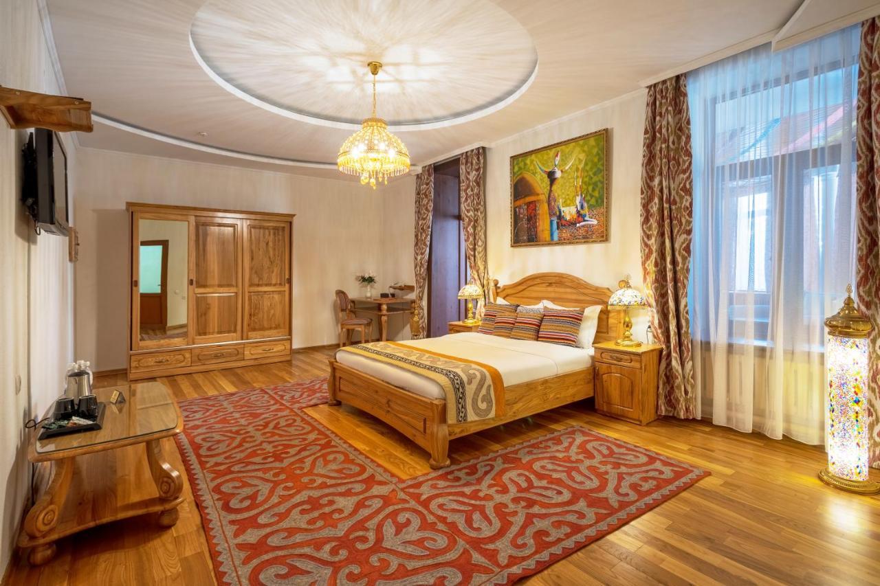 Navat Hotel Bishkek Exterior photo