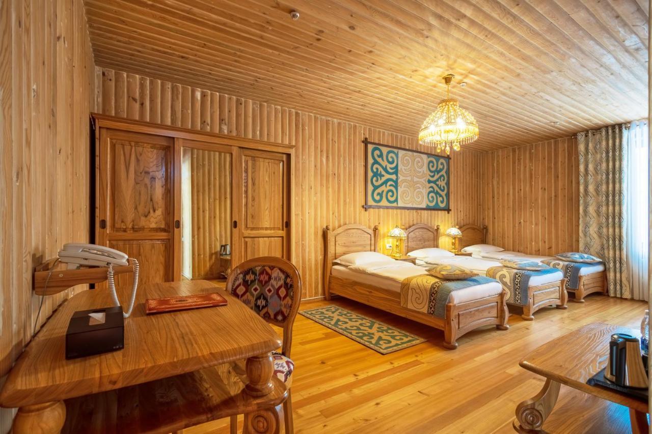 Navat Hotel Bishkek Exterior photo